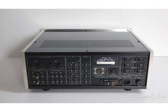 Accuphase C-200